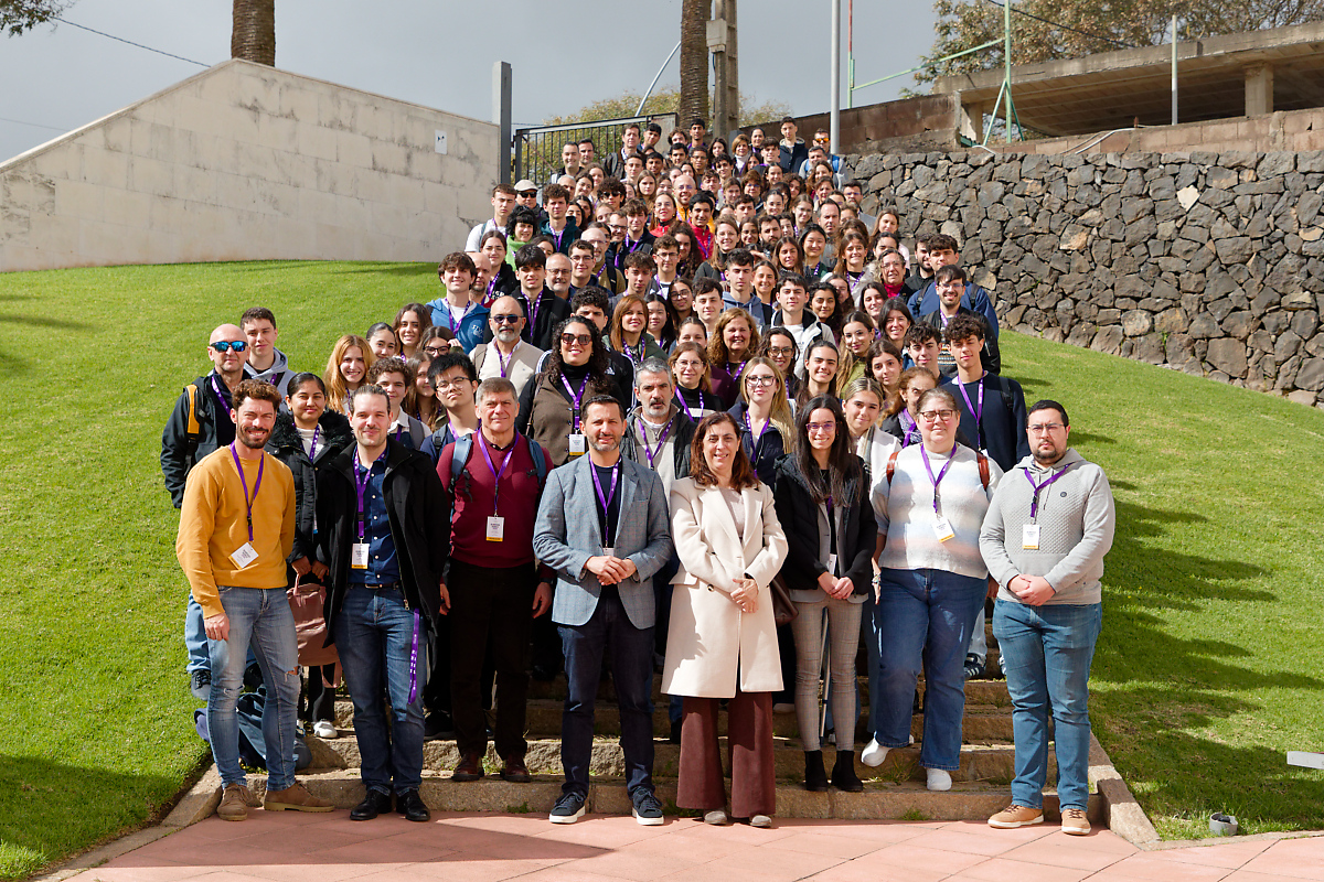 Foto de familia del alumando y profesorado participante en esta fase autonómica de la Olimpiada de Química.
